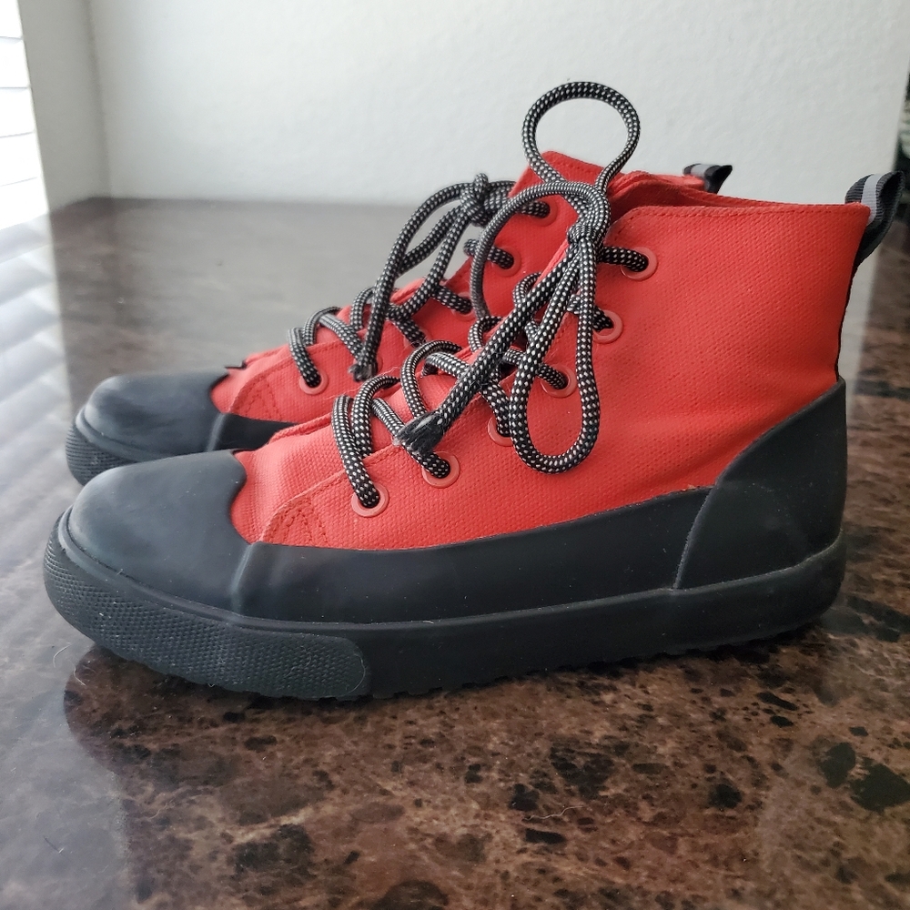 Hunter Size 2 Red Sneaker Boots